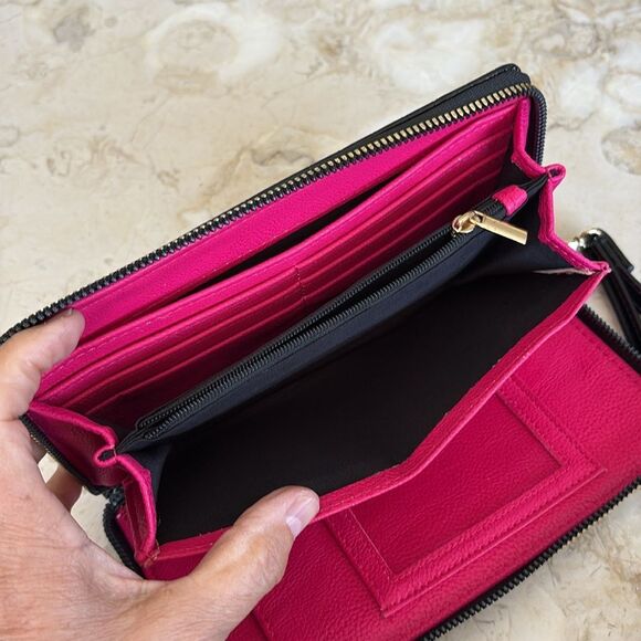 Betsey Johnson Black Skulls Zip Around Wristlet Wallet - Picture 10 of 12